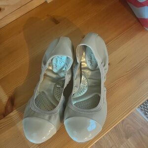 Vionic Cream Flats Comfortable Everyday Loafers